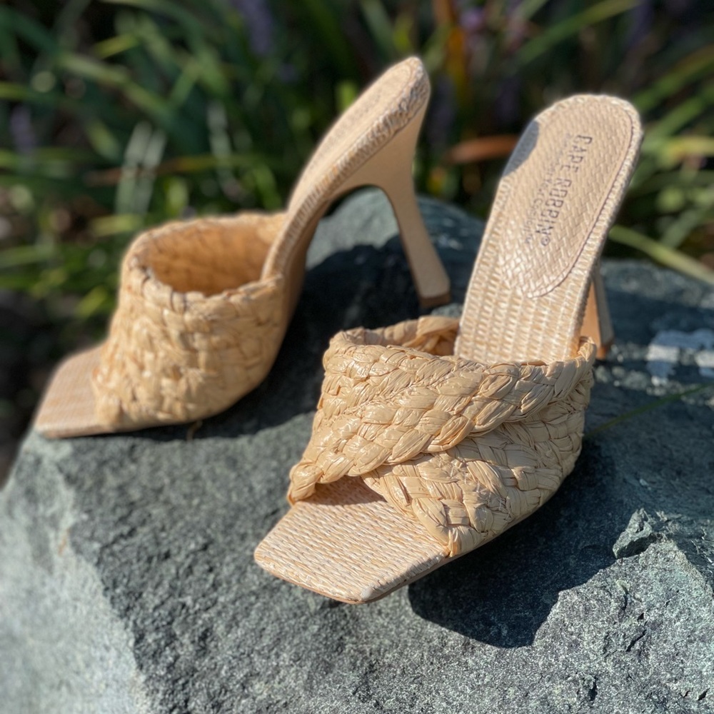 BRAND NEW w/box straw heeled mule